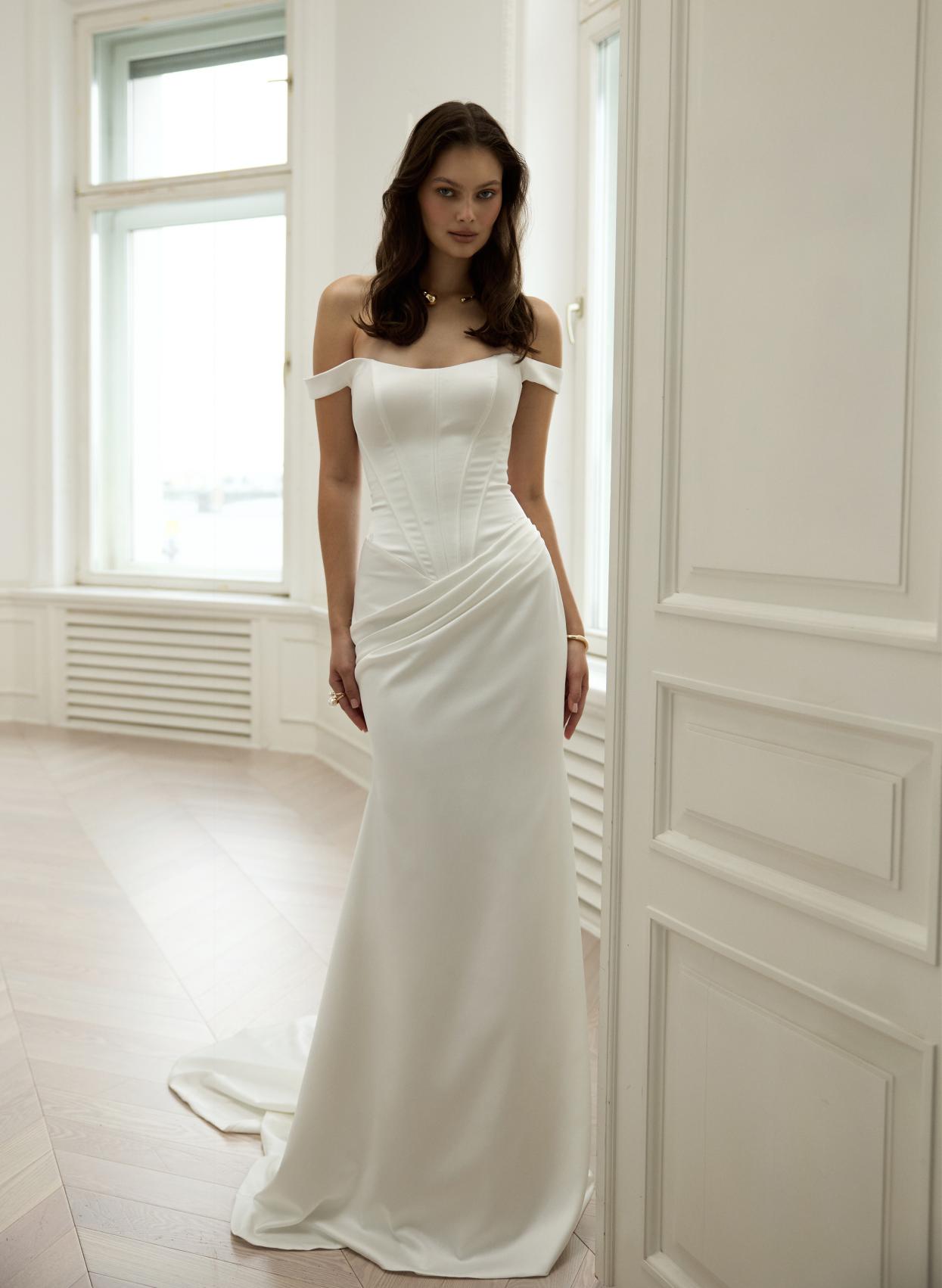 Атласное свадебное платье рыбка со съемным шлейфом фото