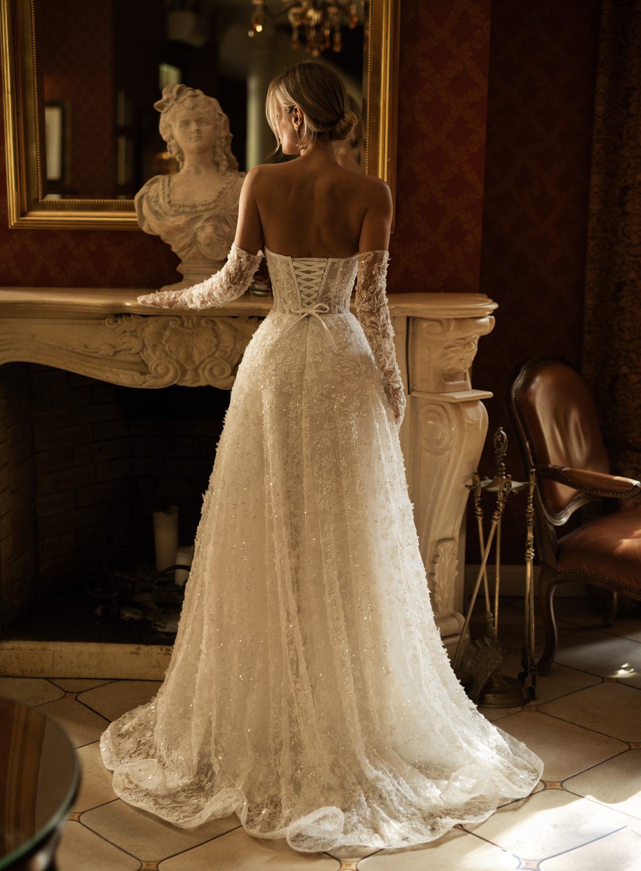 Роскошное кружевное свадебное платье на корсете фото