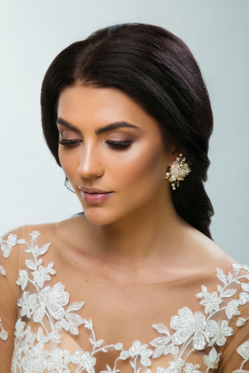 Нежные свадебные серьги с золотым оттенком фото