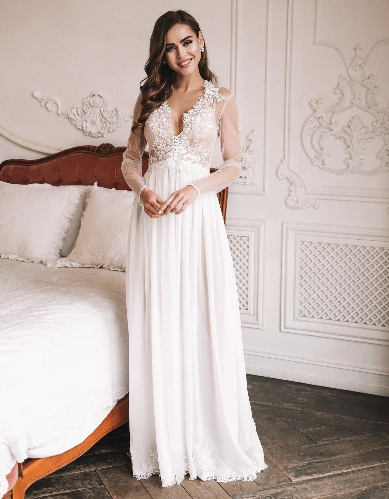 Будуарное платье с прозрачным кружевным верхом фото