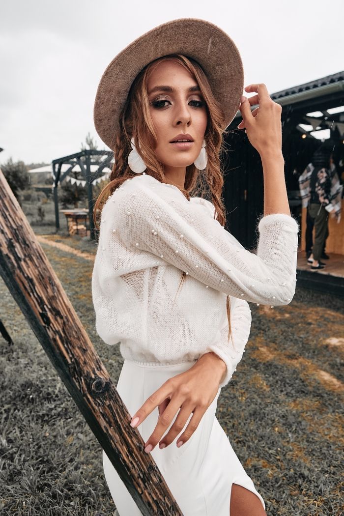 Шерстяной свитер с жемчугом