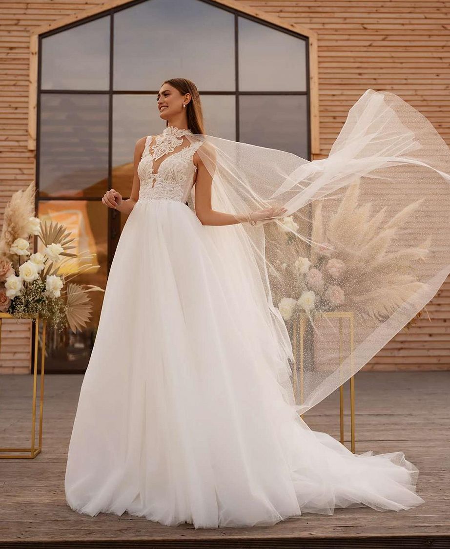 Свадебный кейп с кружевом по горлышку фото