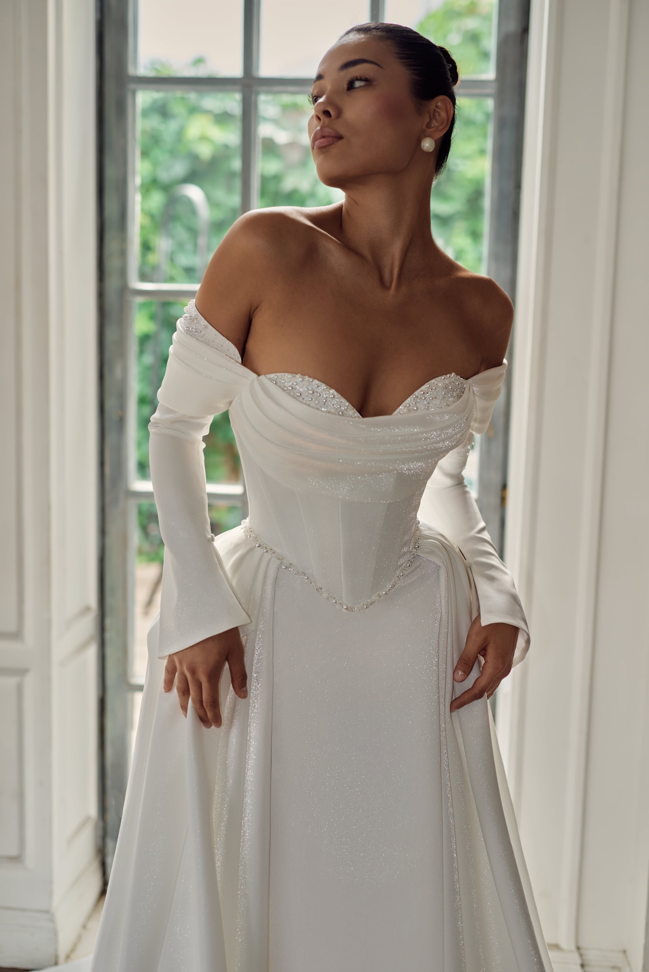 Свадебное платье-принцесса из сверкающега атласа фото