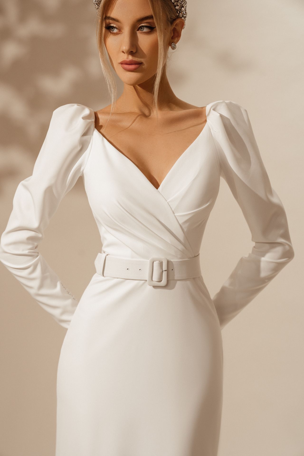 Свадебное платье рыбка с объемными плечиками фото