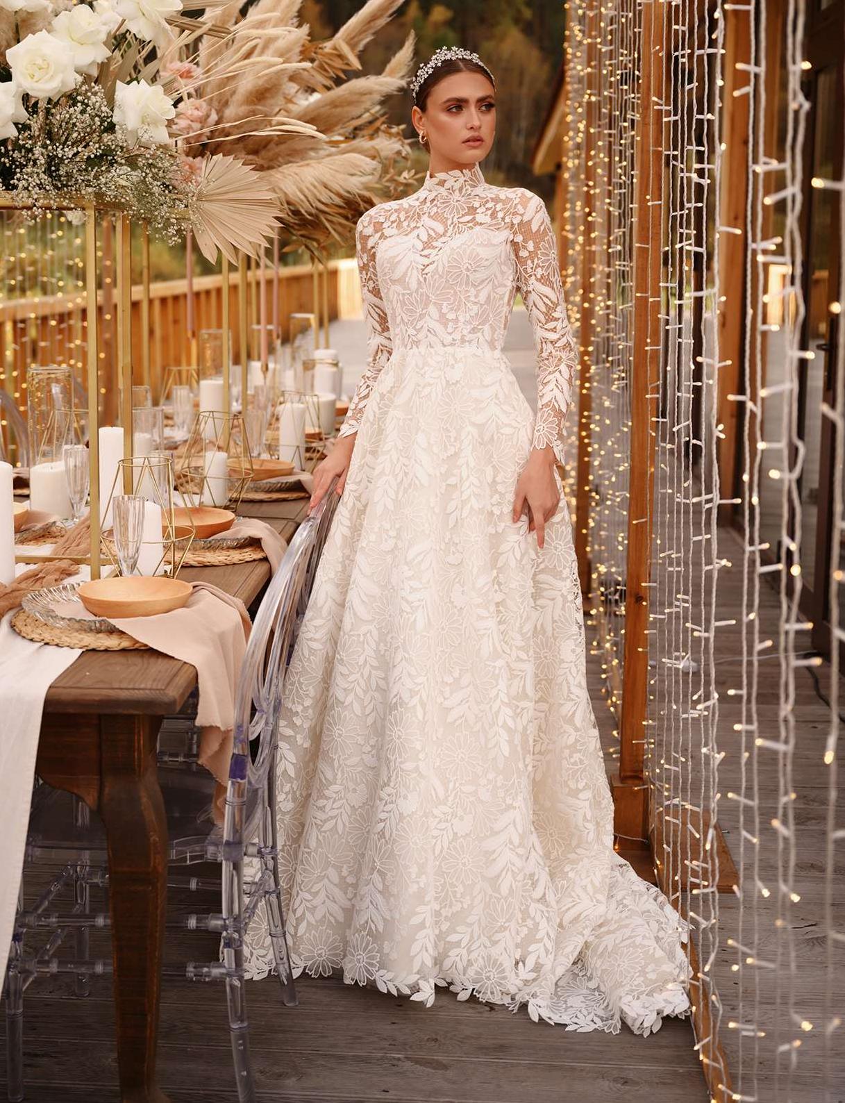 Закрытое свадебное платье в хлопковом кружеве фото