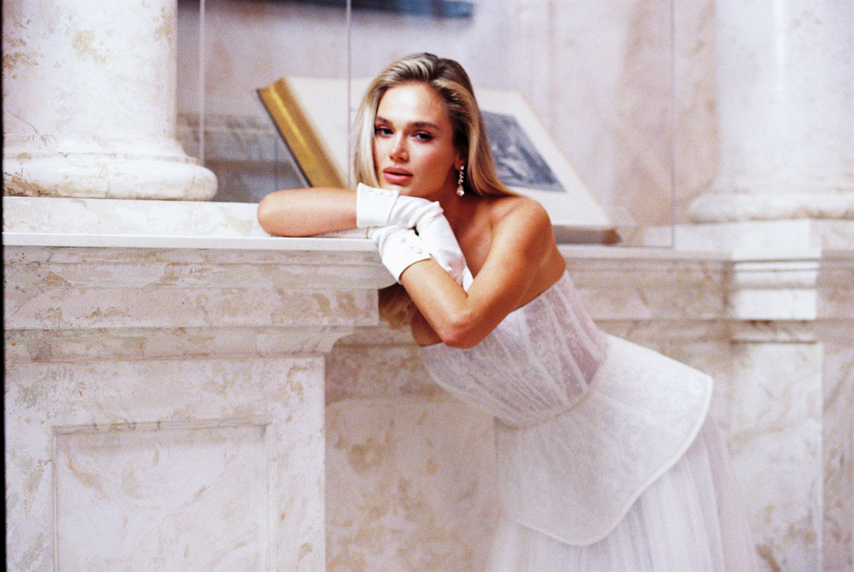 Нежный свадебный комплект с баской фото