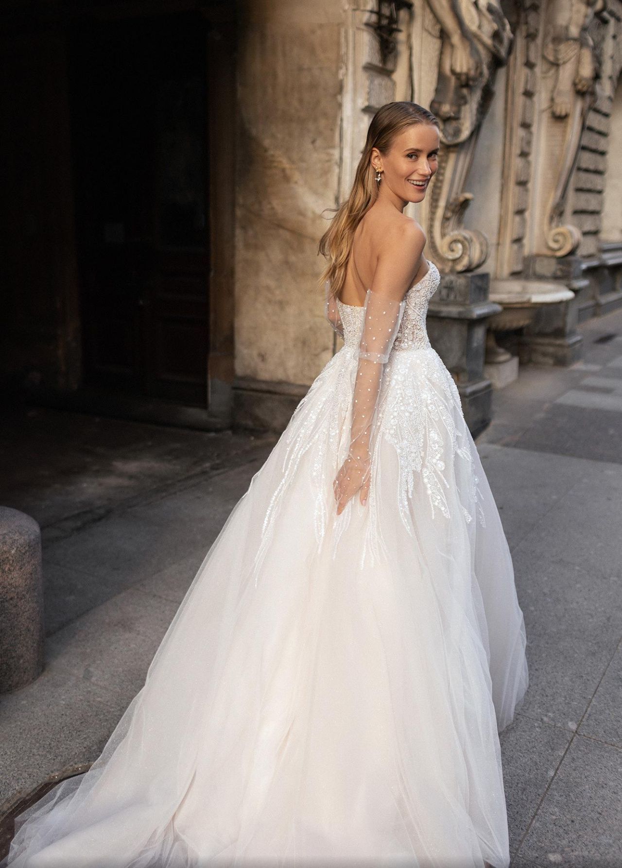 Сияющее свадебное платье А-силуэта фото