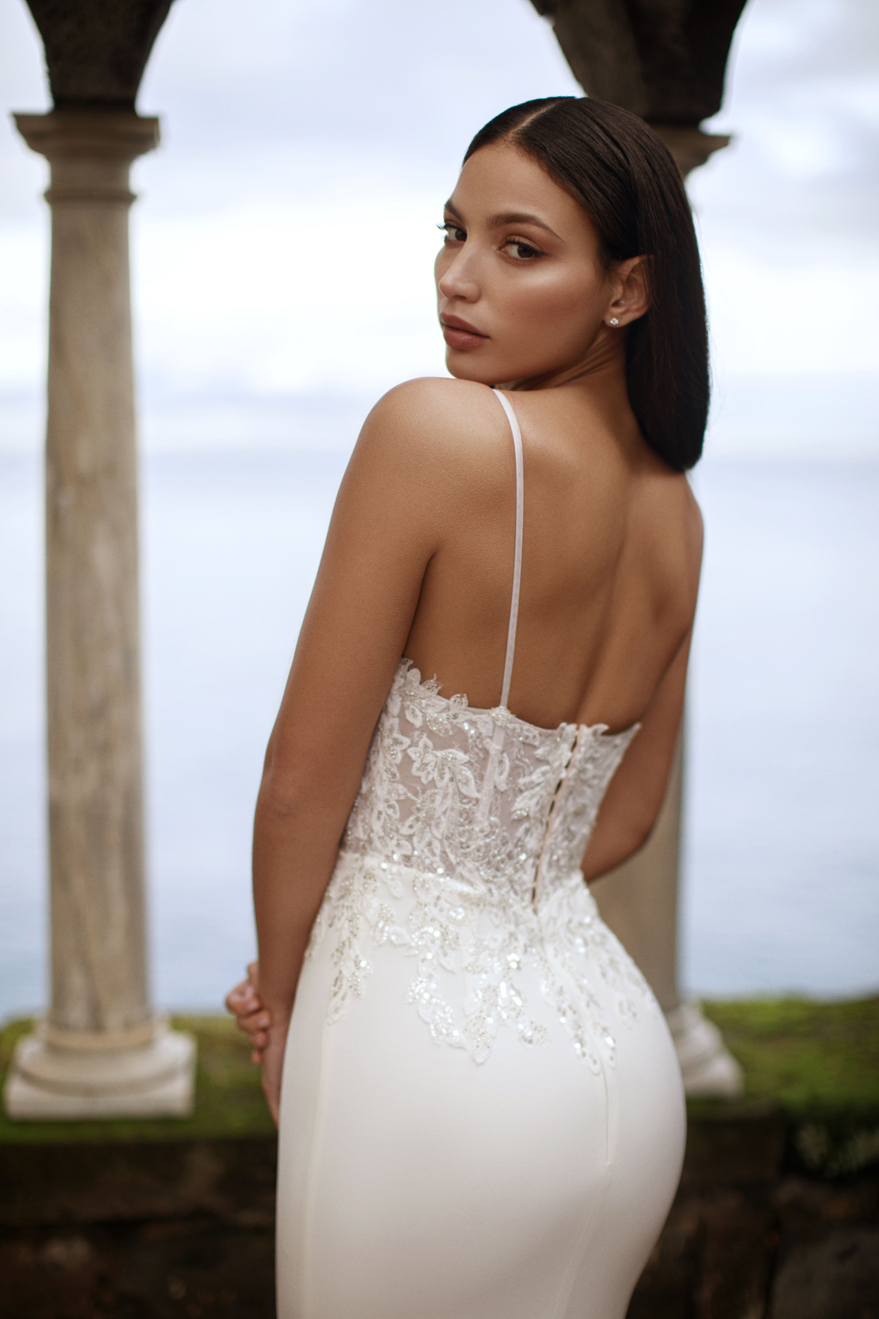 Свадебное платье русалка с роскошным шлейфом фото