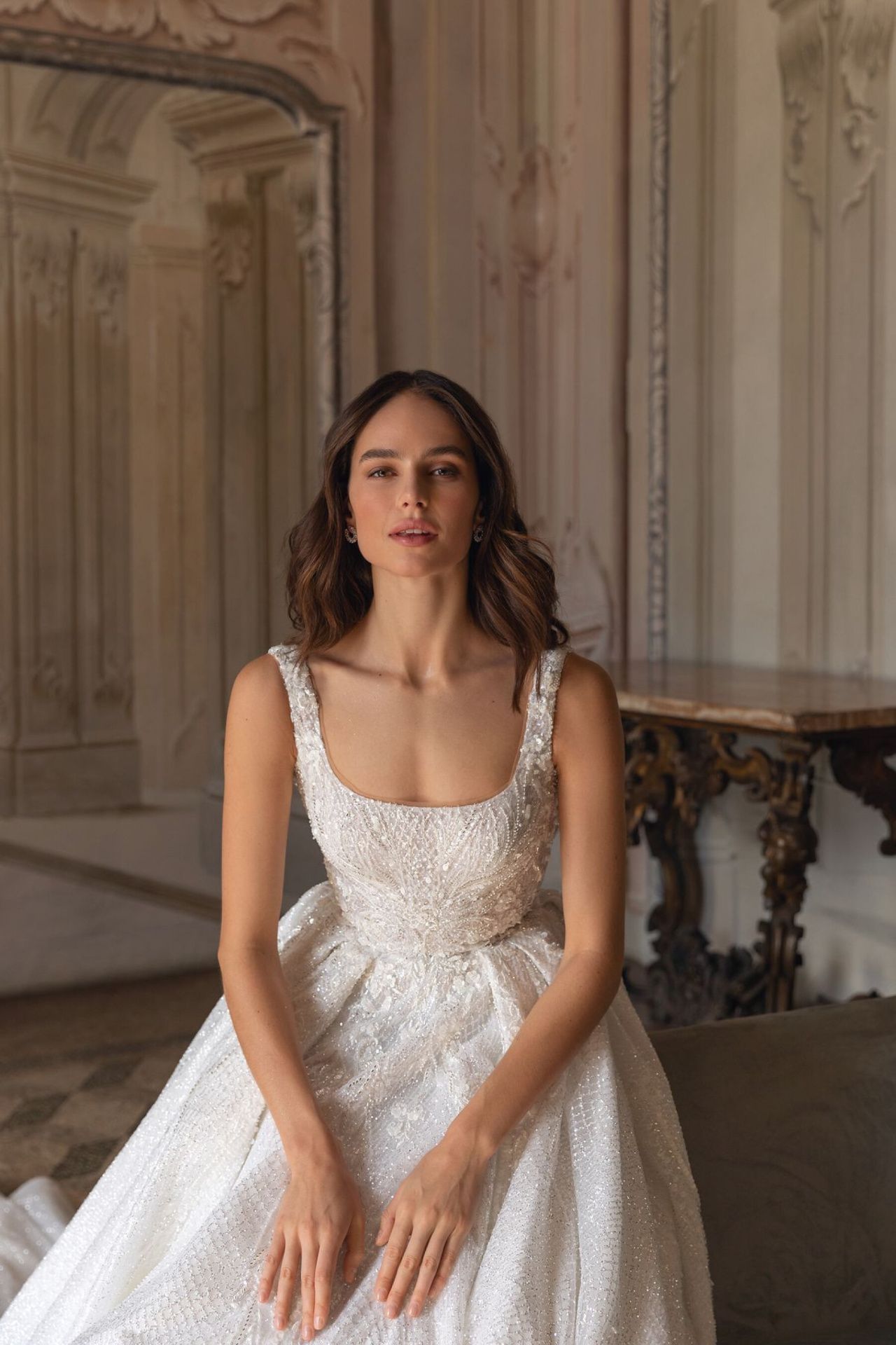 Королевское свадебное платье с квадратным вырезом фото