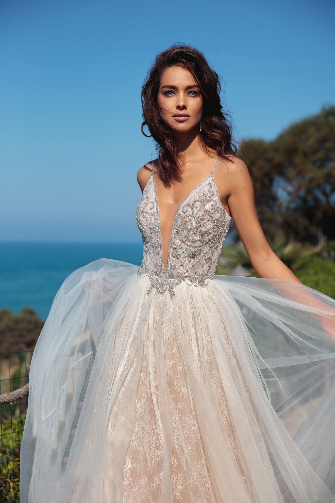 Воздушное сверкающее свадебное платье