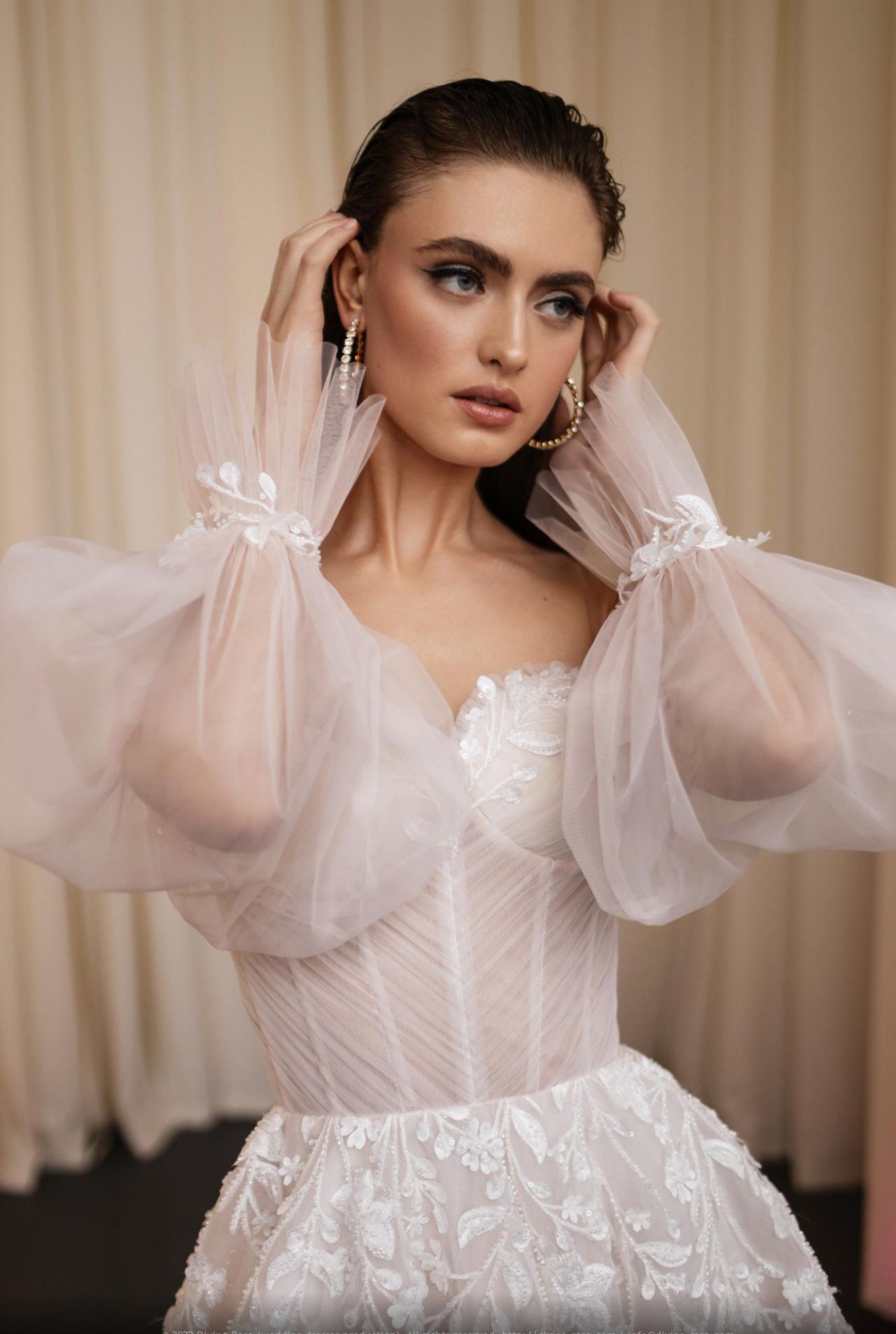 Кружевное свадебное платье в авторском кружеве