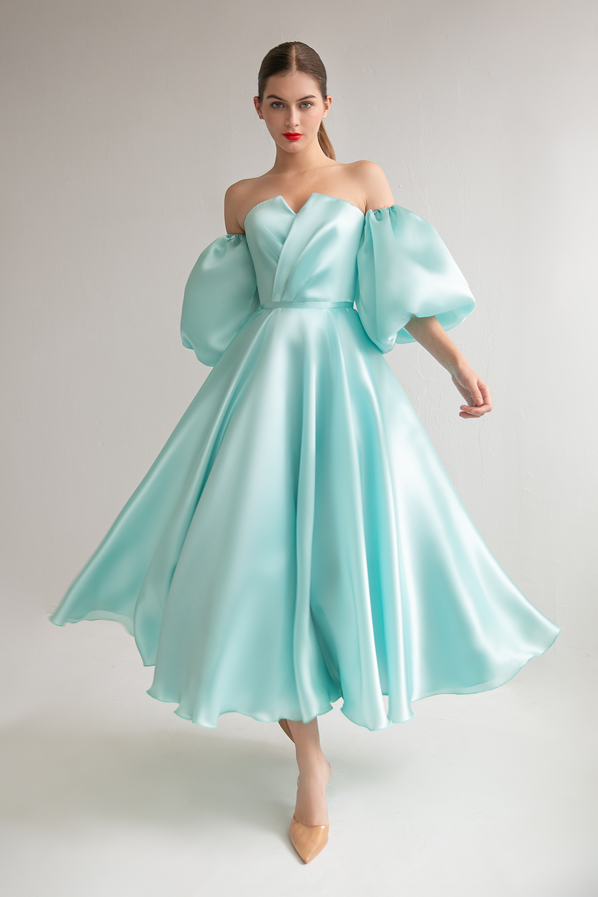 Вечернее платье цвета тиффани миди со съемными рукавами фото