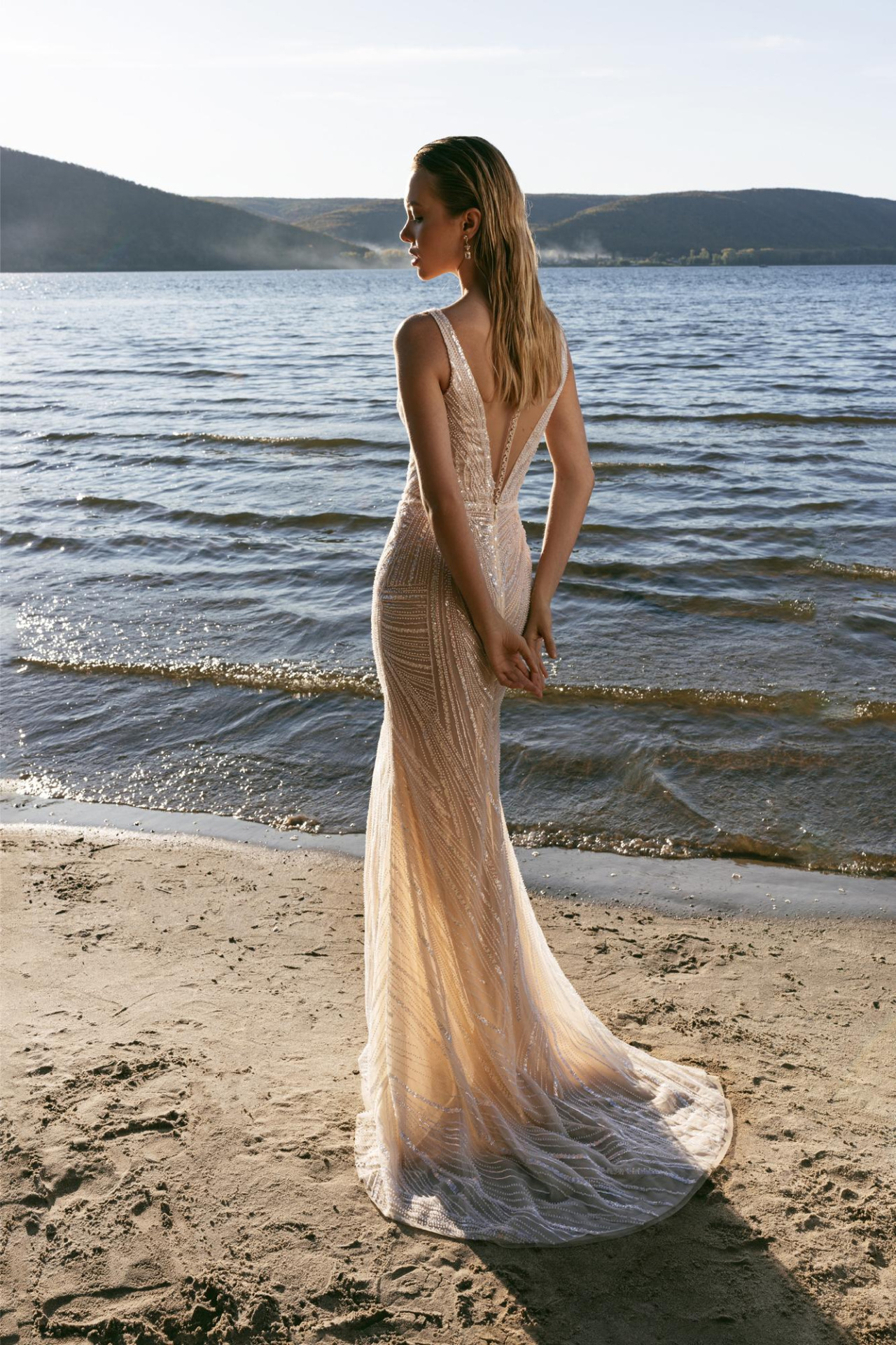 Блестящее кружевное свадебное платье русалка фото