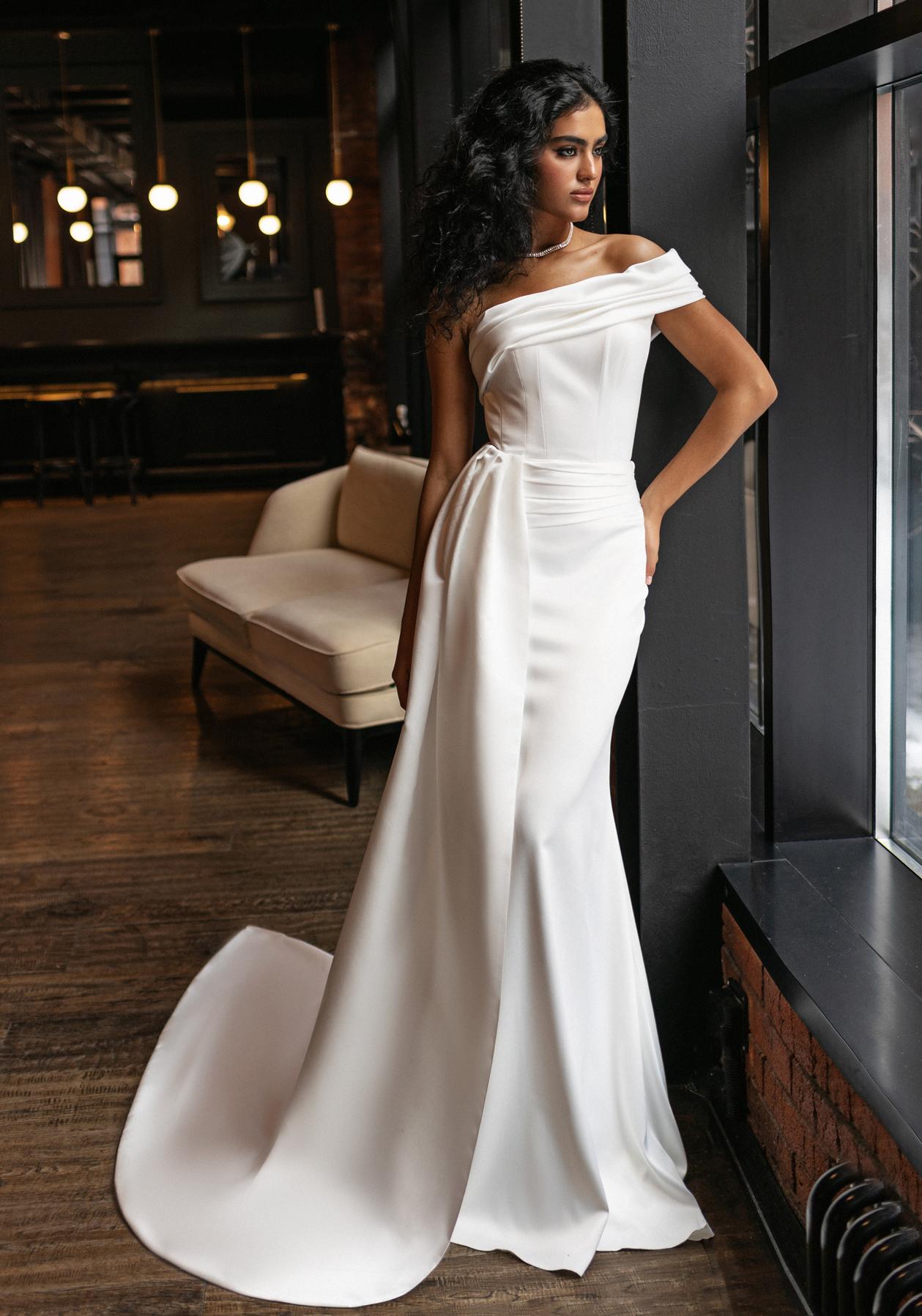 Атласное свадебное платье русалка фото