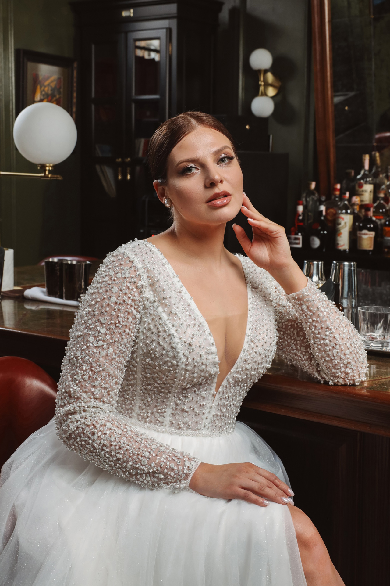 Красивое свадебное платье с рукавами plus size фото