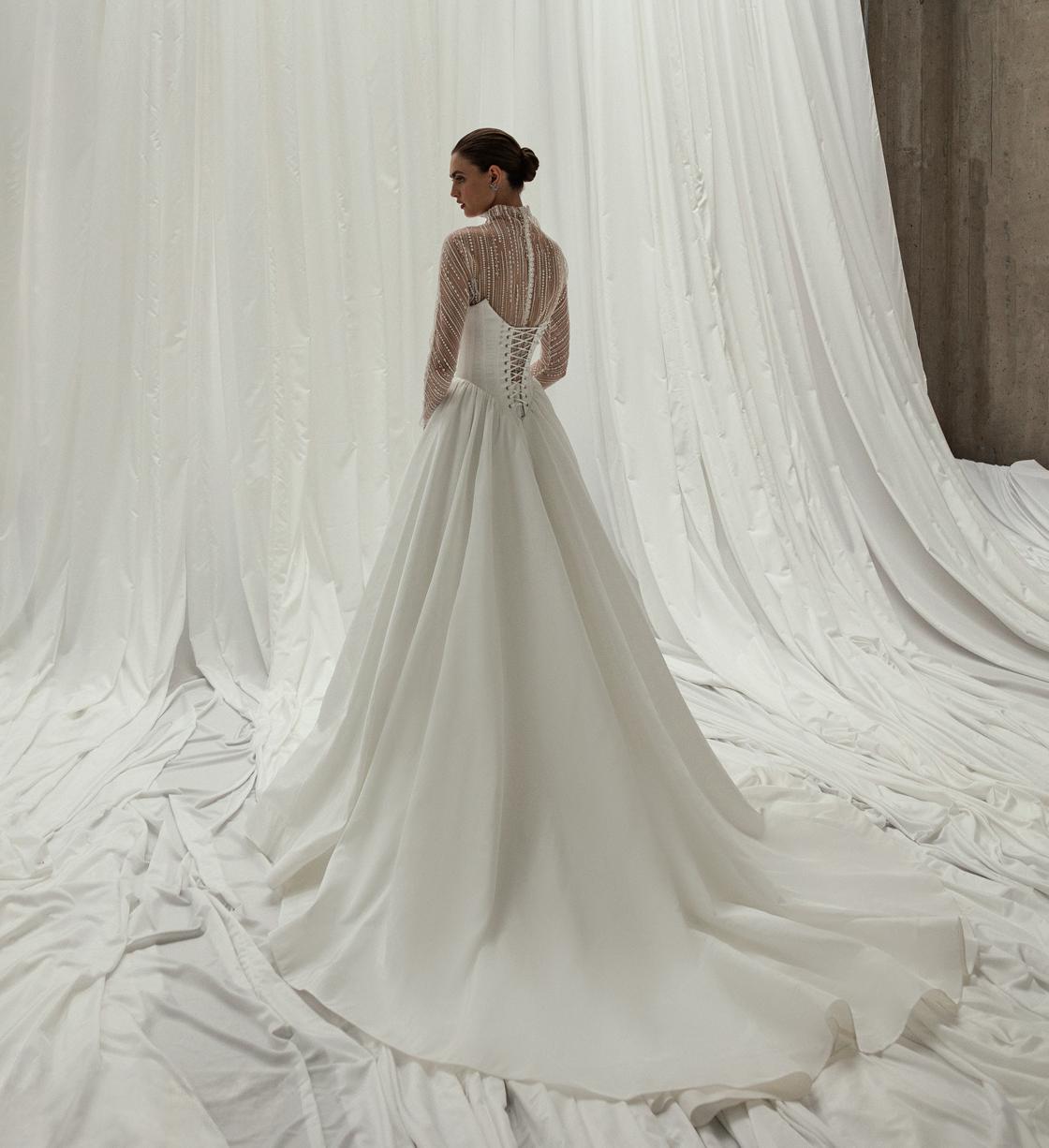 Атласное свадебное платье принцесса с болеро фото