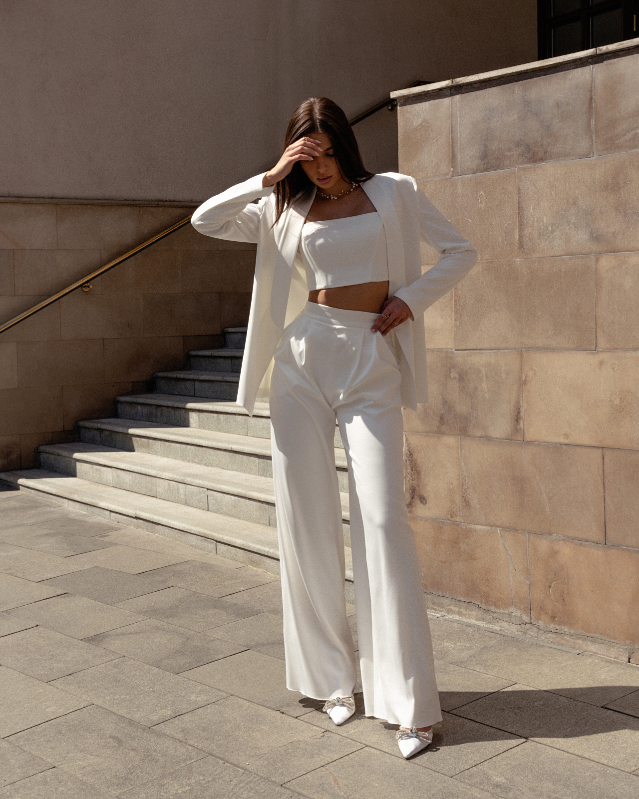 Брючный свадебный костюм тройка для невесты фото