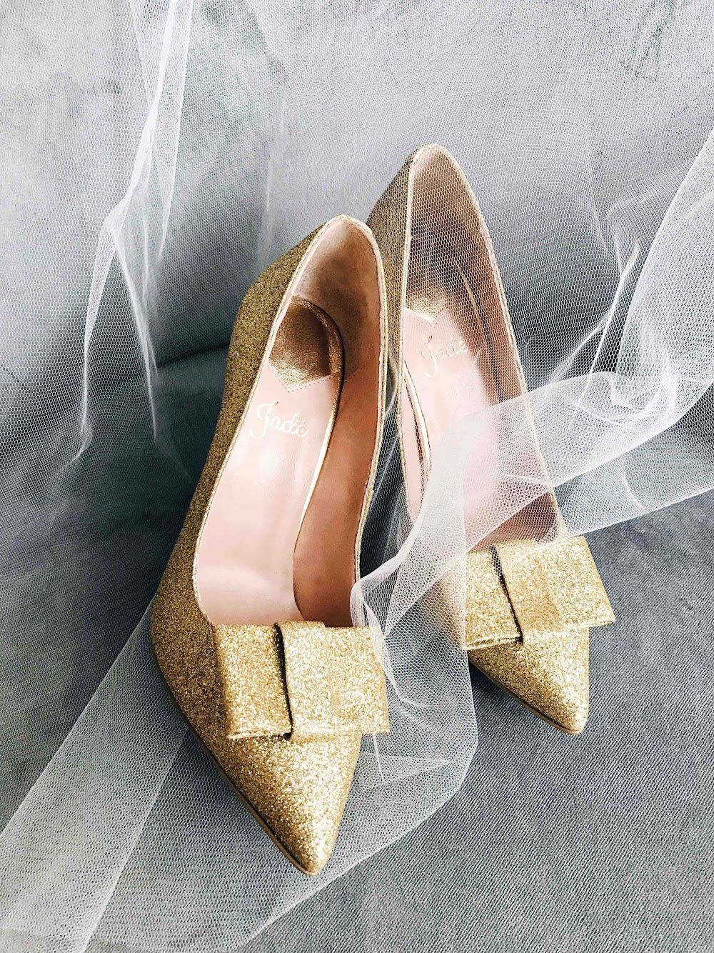 Золотые свадебные туфли фото