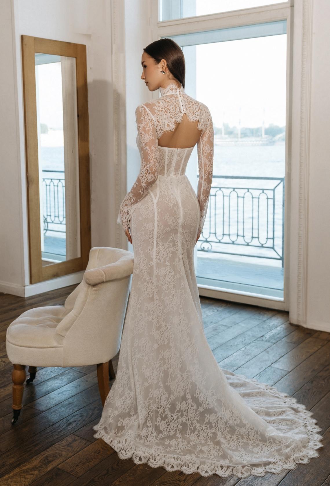 Кружевное свадебное платье со съемным болеро фото