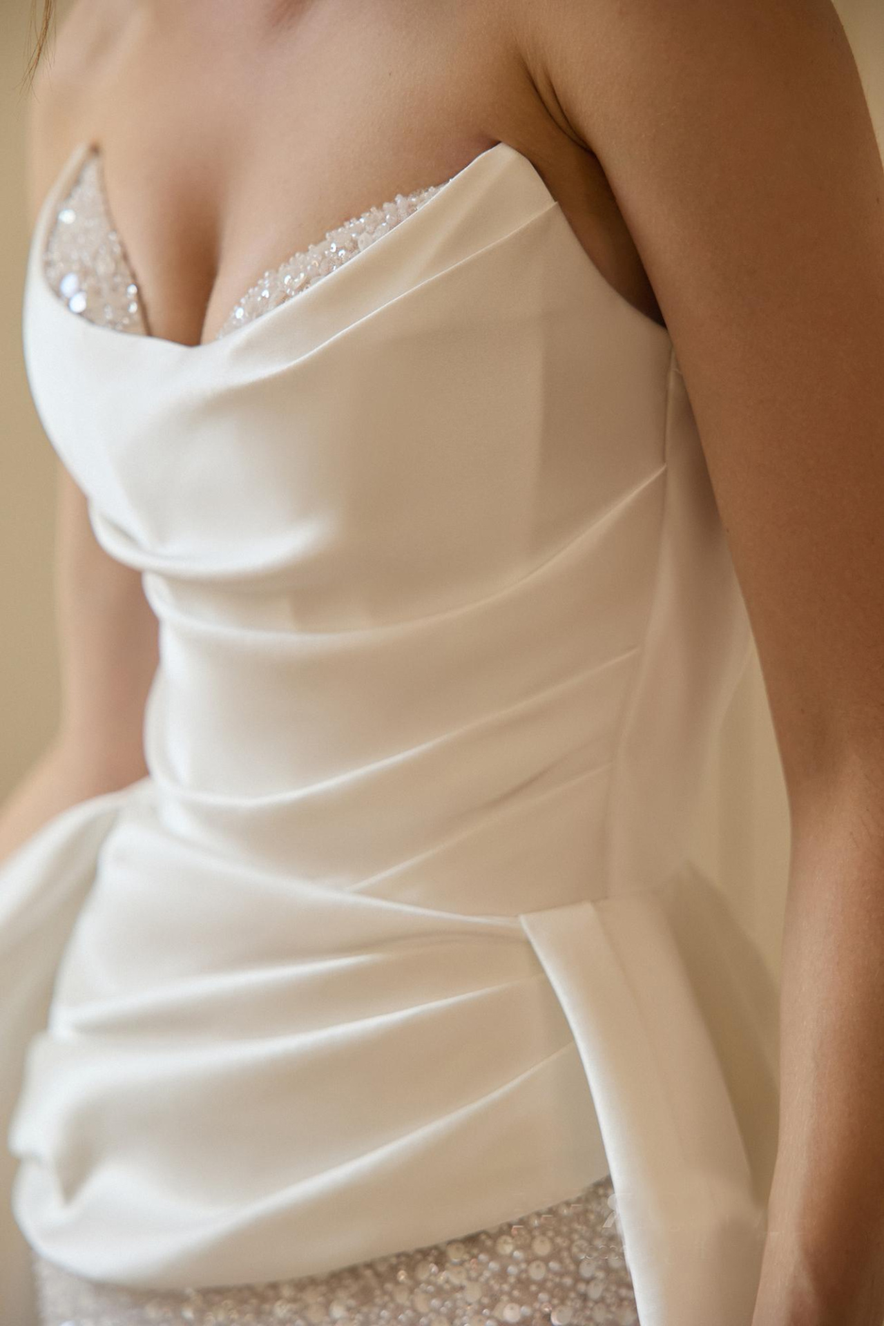 Корсетное свадебное платье с ассиметриной драппировкой фото