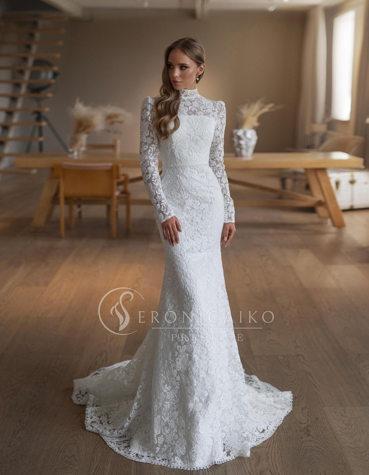 Закрытое кружевное свадебное платье с рукавчиками фото