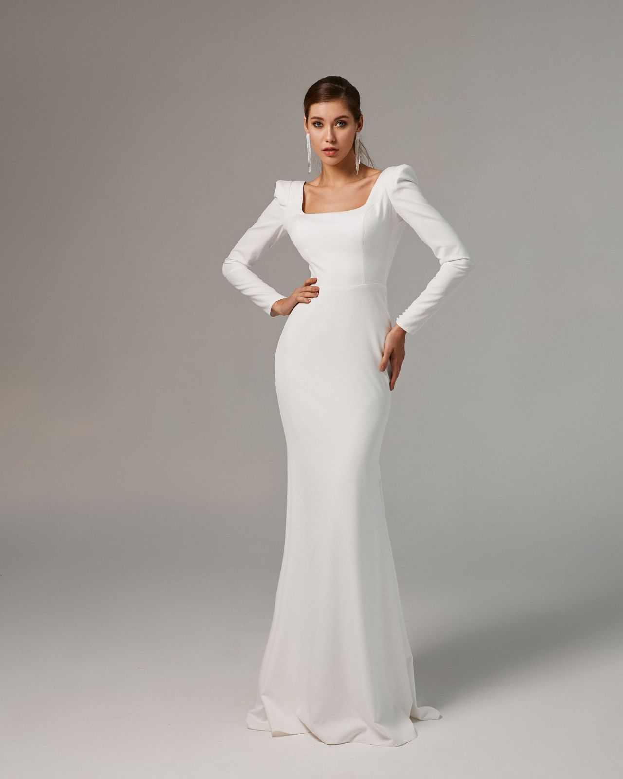 Свадебное платье русалка с квадратным вырезом и плечиками фото