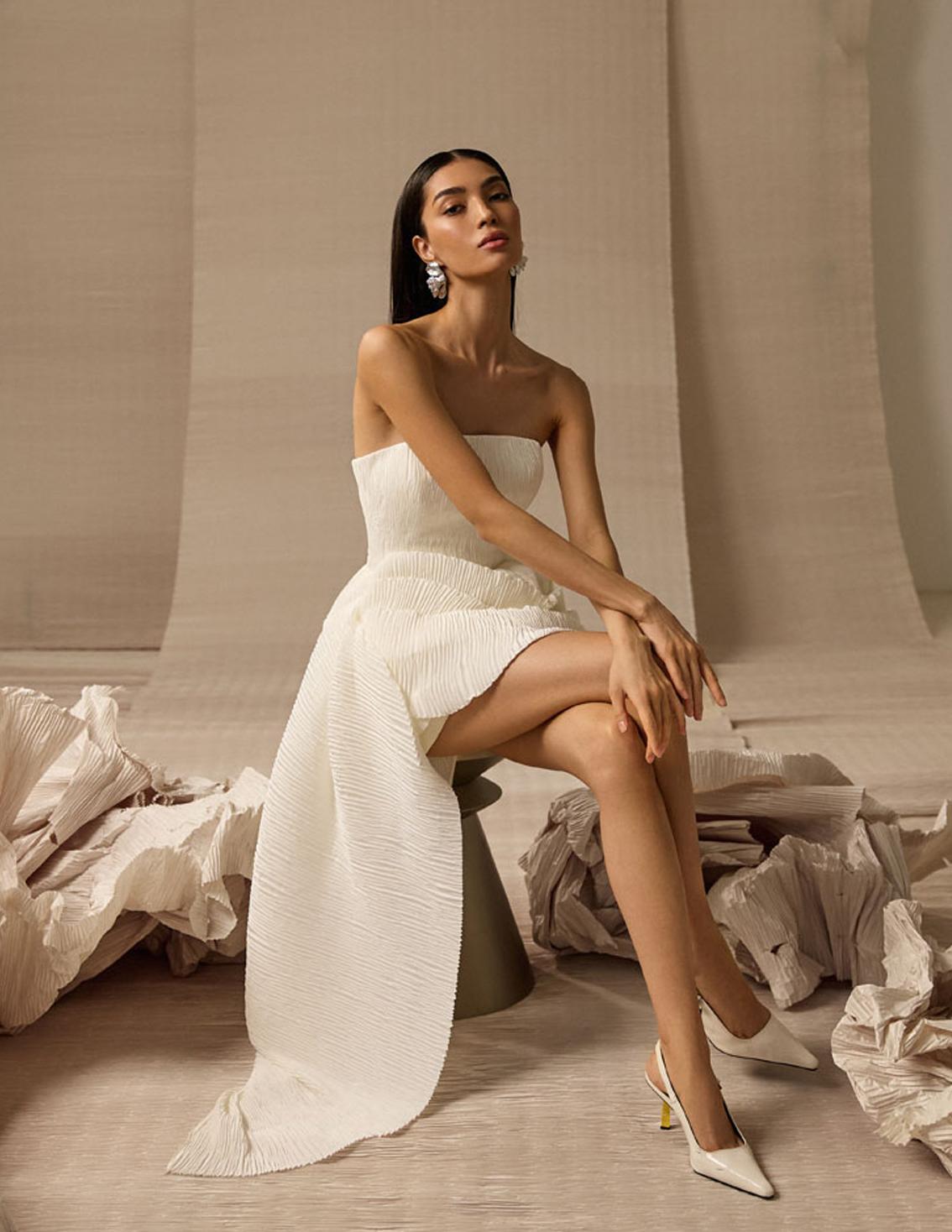 Свадебное платье мини из ткани плиссе фото