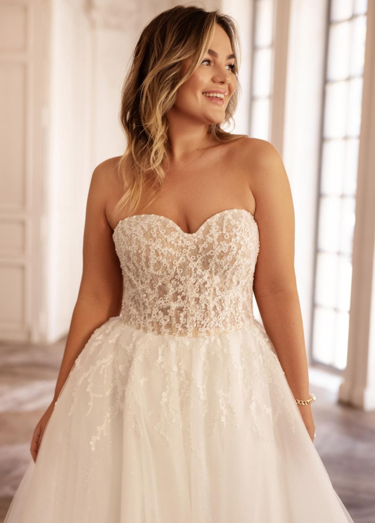 Свадебное платье бюстье большого размера