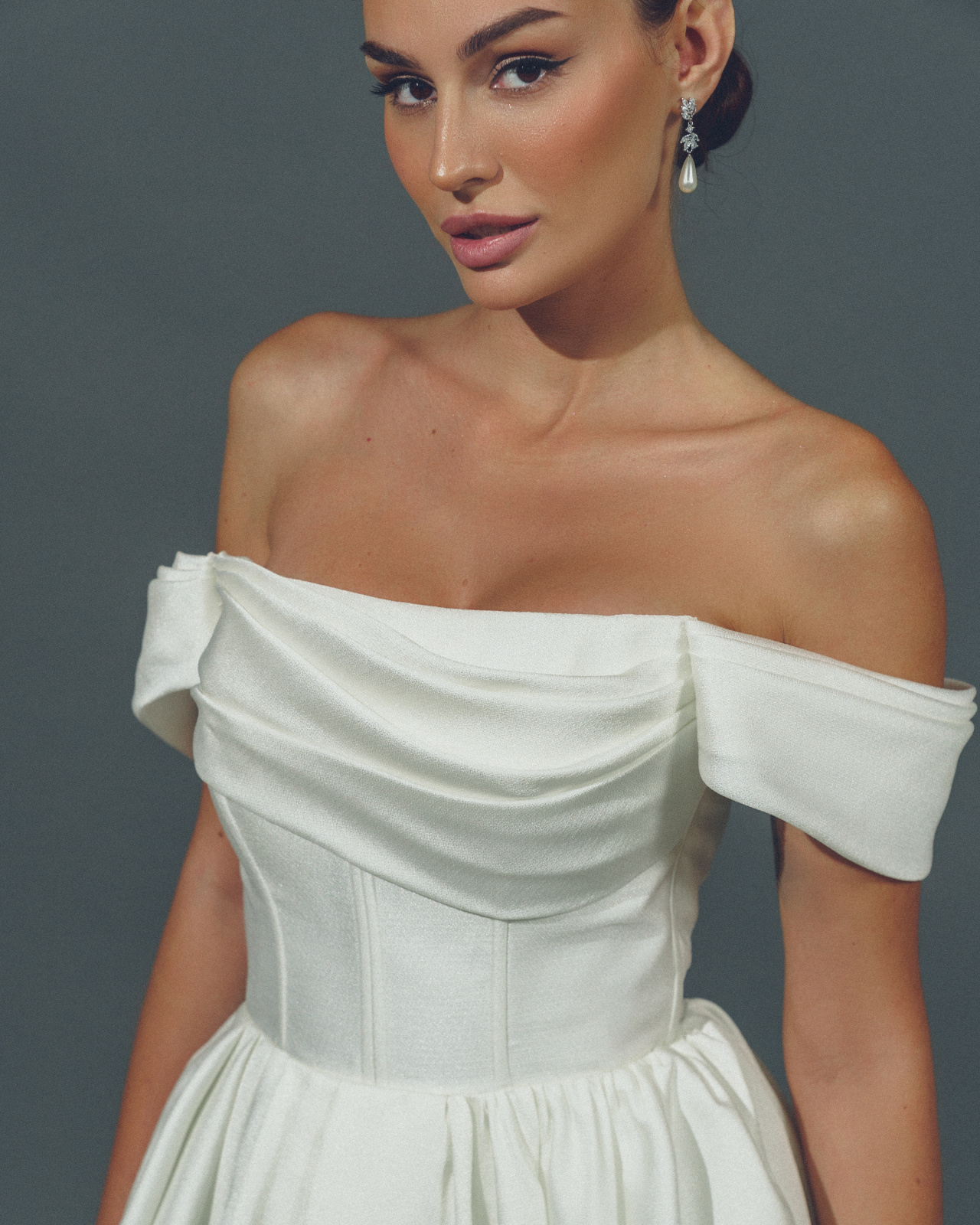 Пышное свадебное платье с разрезом фото