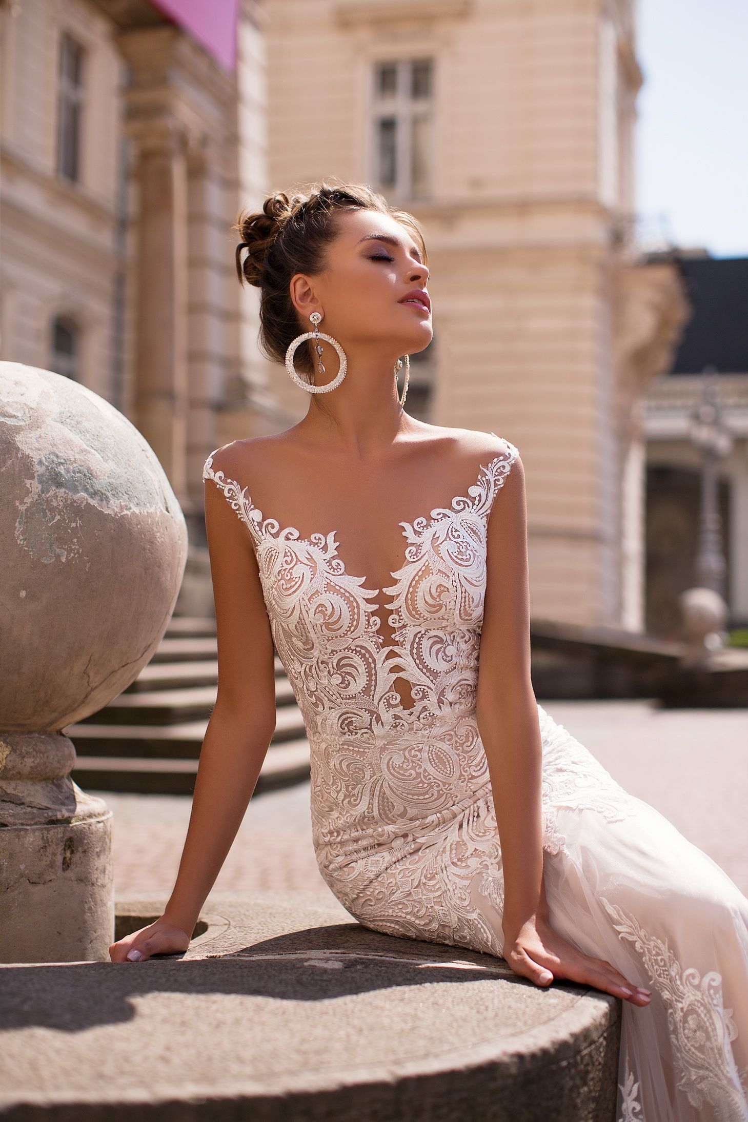 Кружевное свадебное платье русалка с кейпом