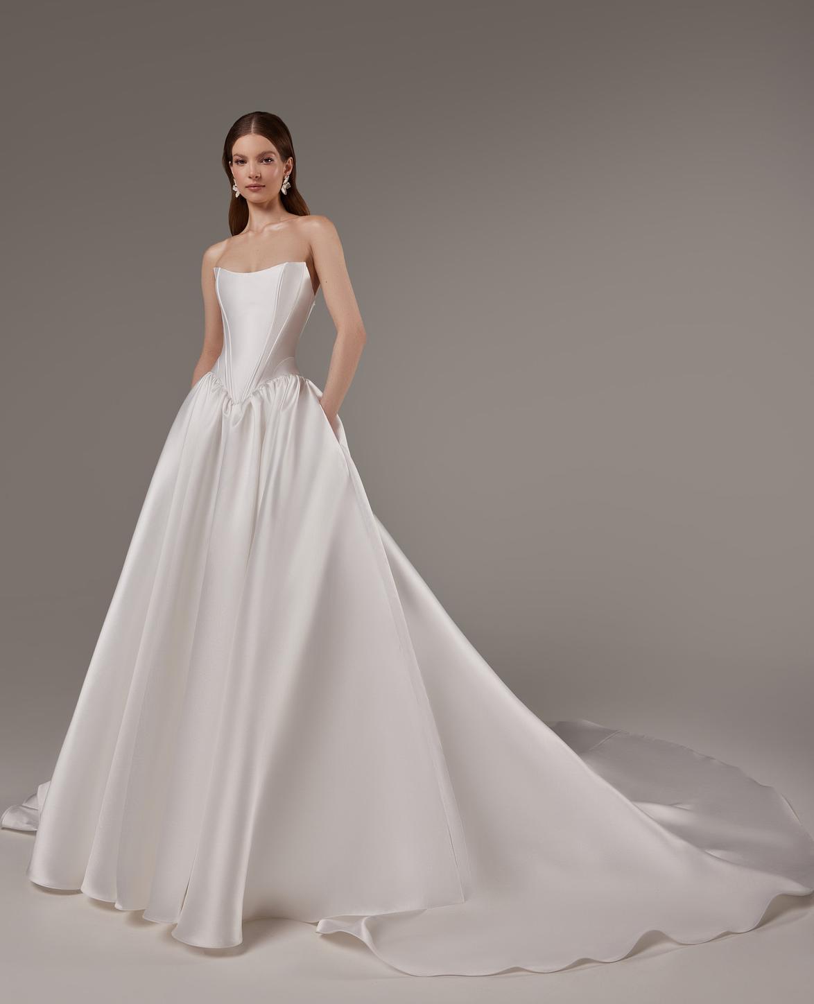 Пышное свадебное платье из микадо с заниженной талией фото