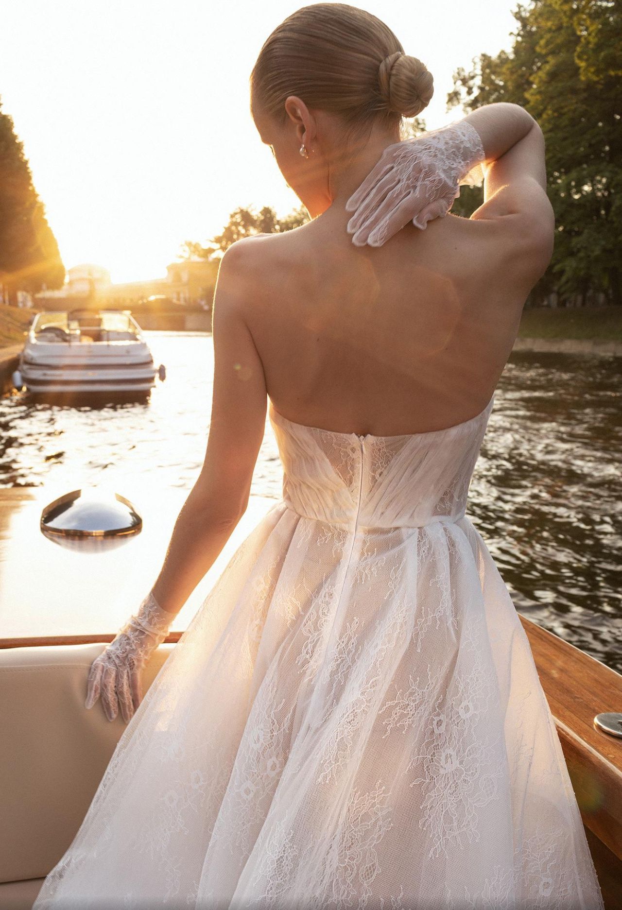 Свадебное платье в кружеве шантильи фото