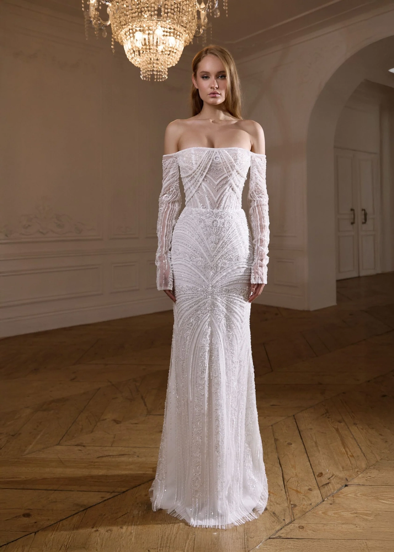 Свадебное платье с открытыми плечами и рукавами из роскошного кружева фото