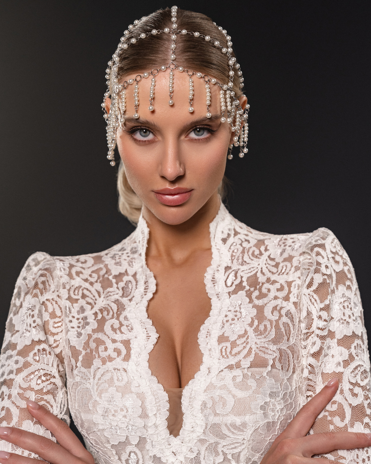 Белое закрытое кружевное платье фото