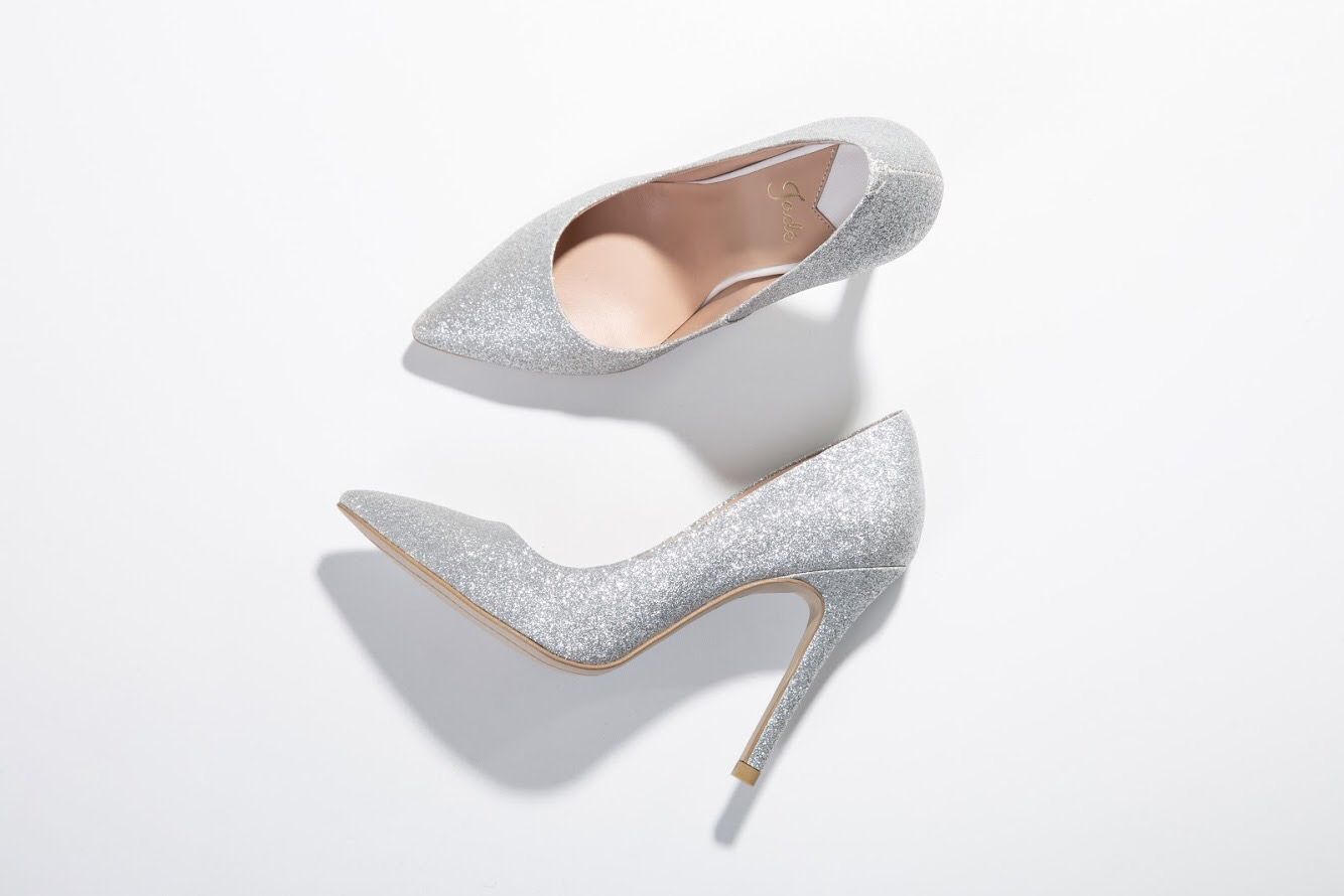 Серебряные свадебные туфли фото