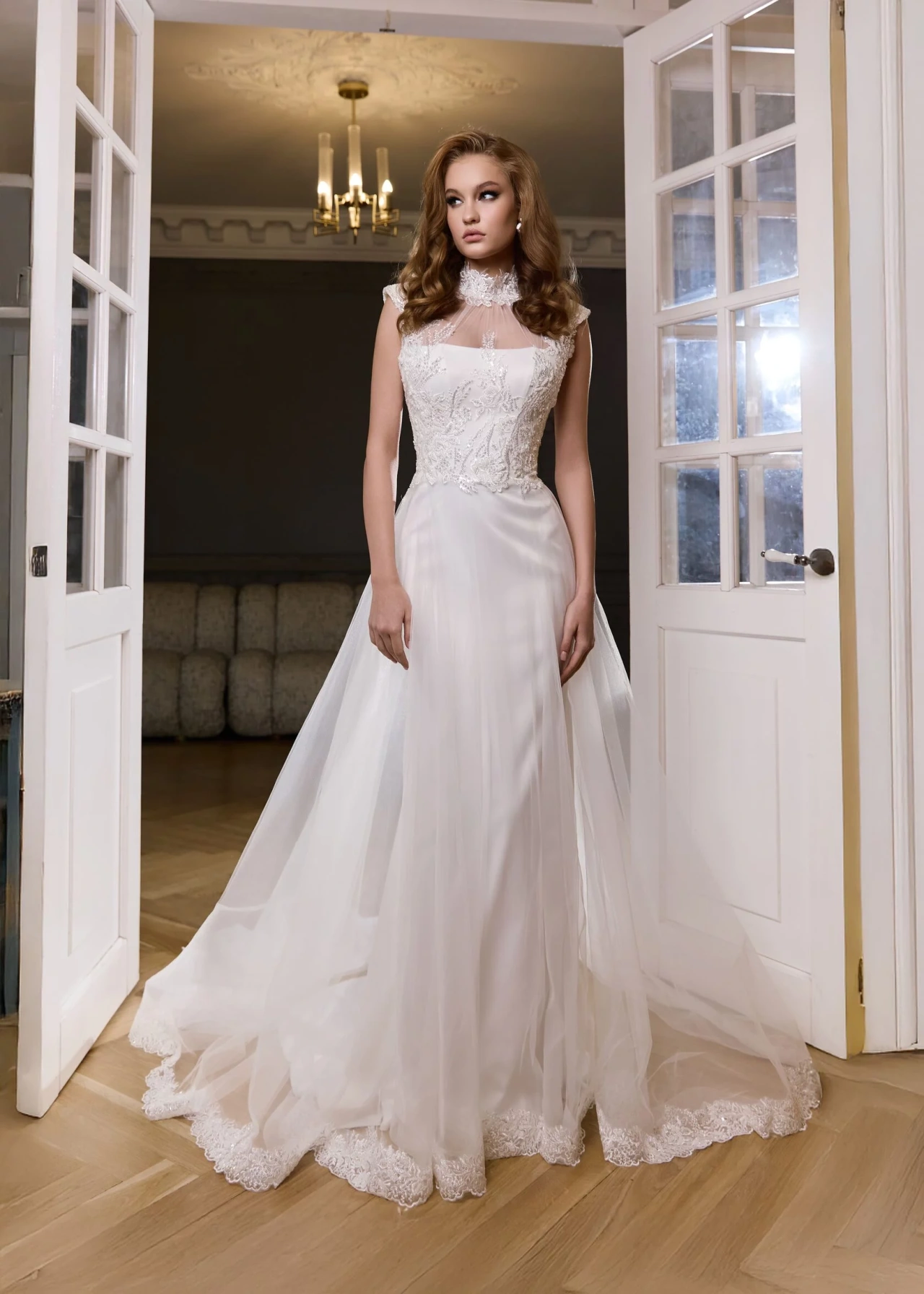 Классическое свадебное платье с кружевным корсетом и юбкой фото