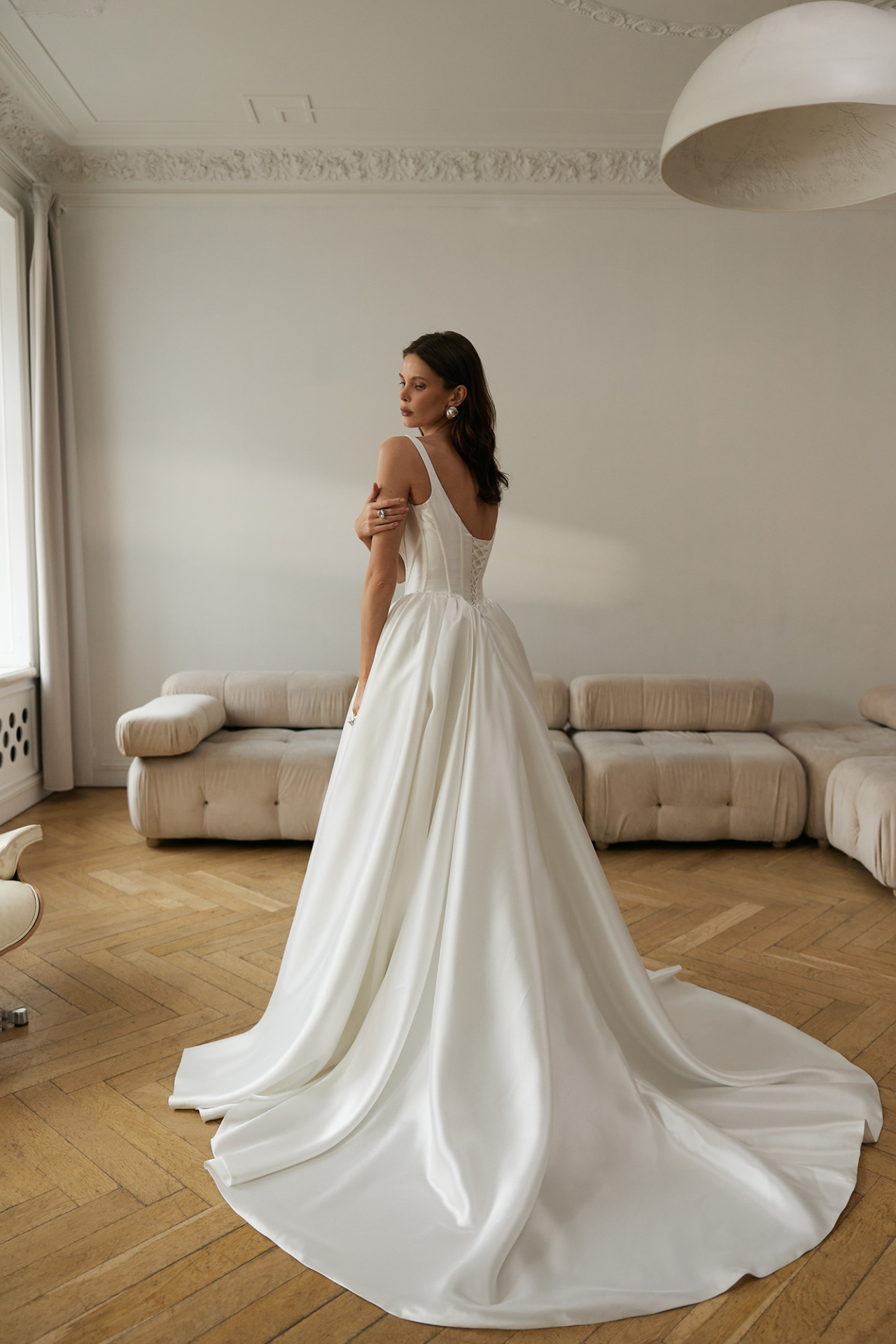 Пышное атласное свадебное платье в стиле принцесса фото