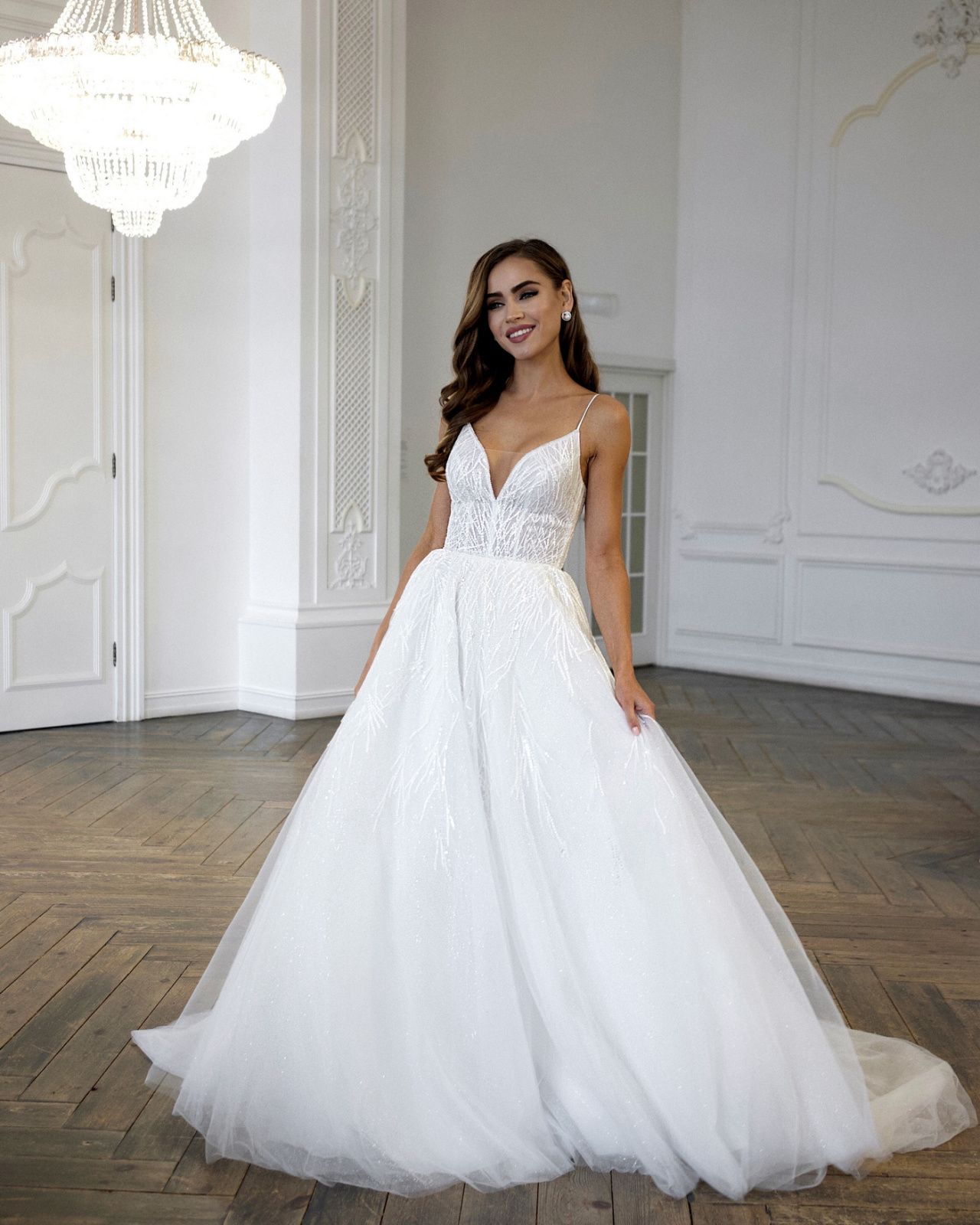 Белое свадебное платье со съемным кейпом