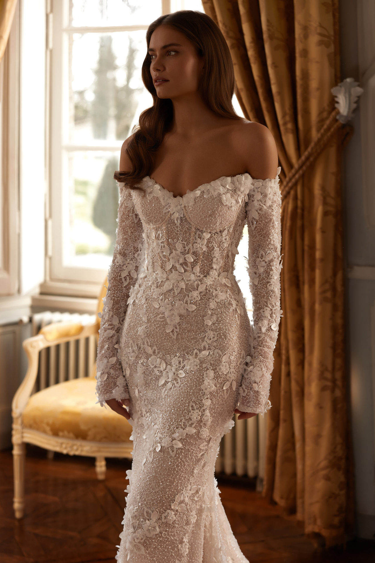 Роскошная русалка с рукавами и открытыми плечами фото