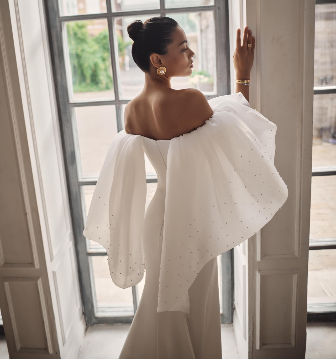 Стильное свадебное платье облегающего силуэта фото