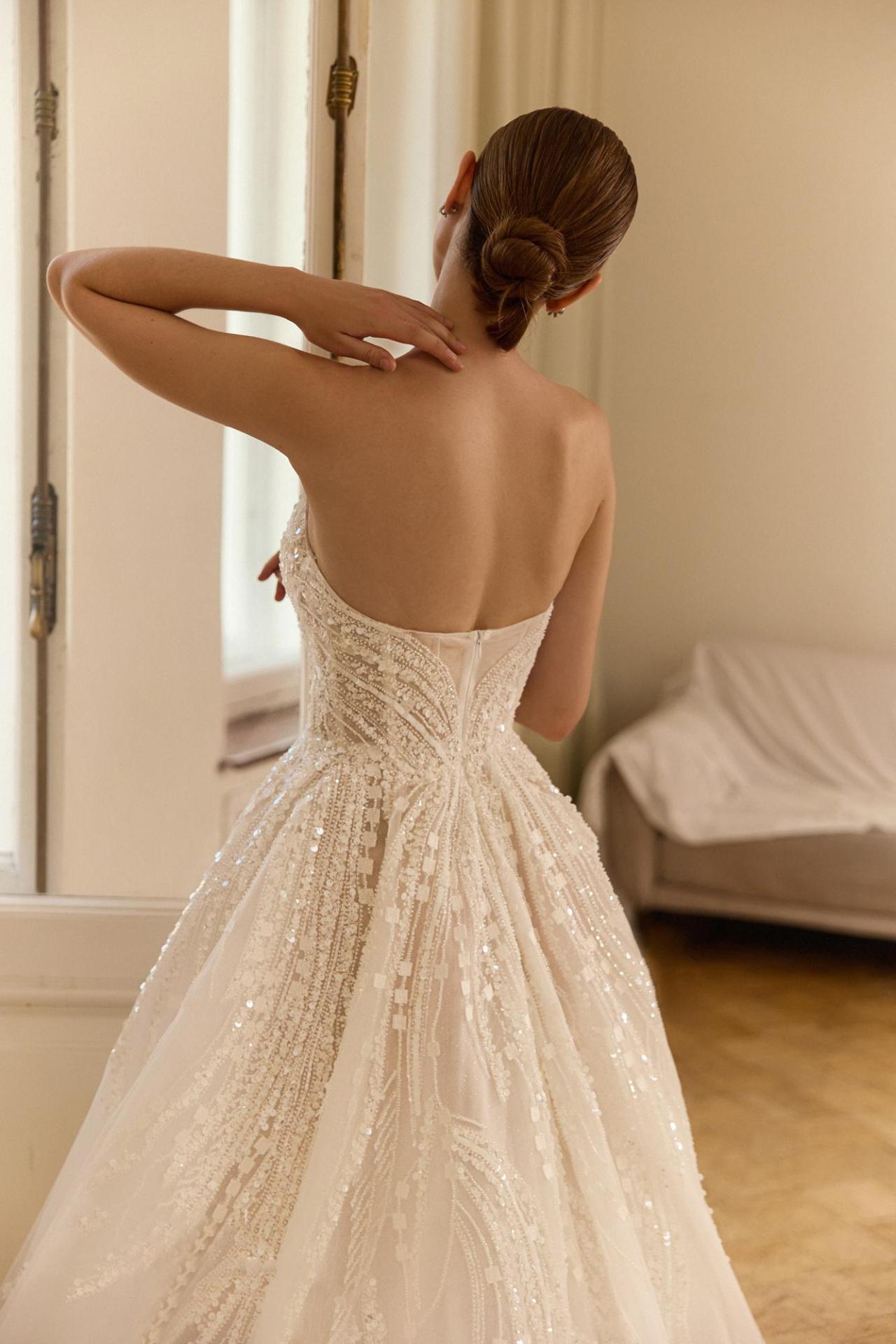 Роскошное свадебное платье с вышивкой фото