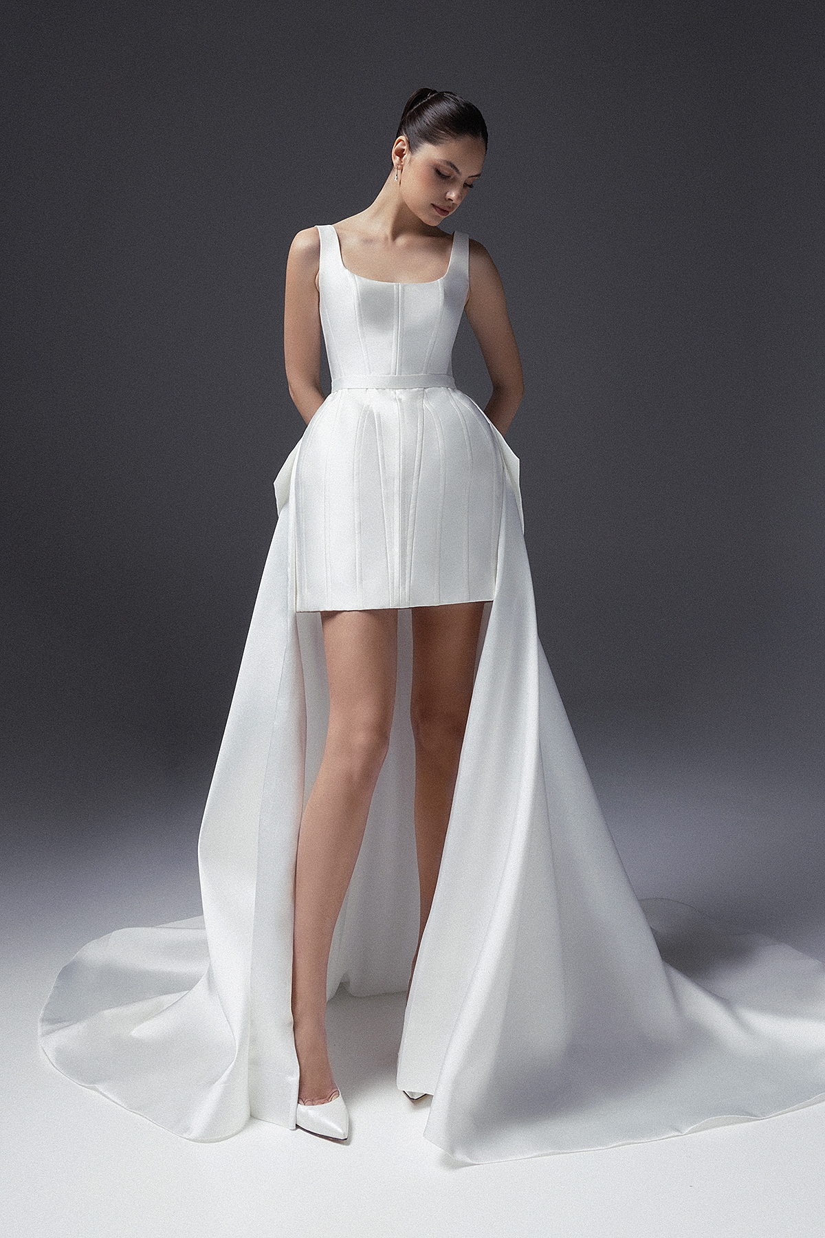 Короткое свадебное платье со съемной юбкой фото