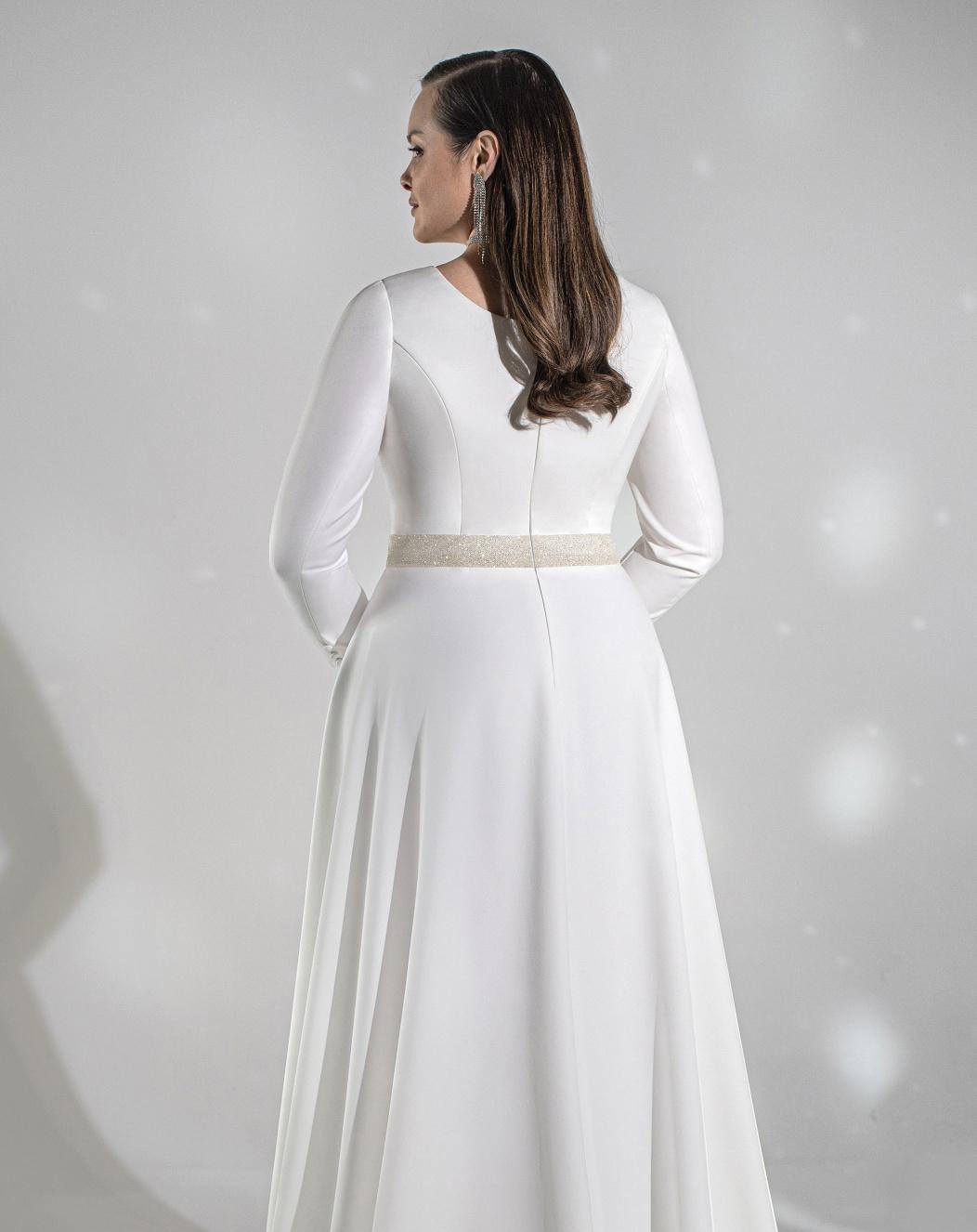 Лаконичное свадебное платье с рукавами плюс сайз фото