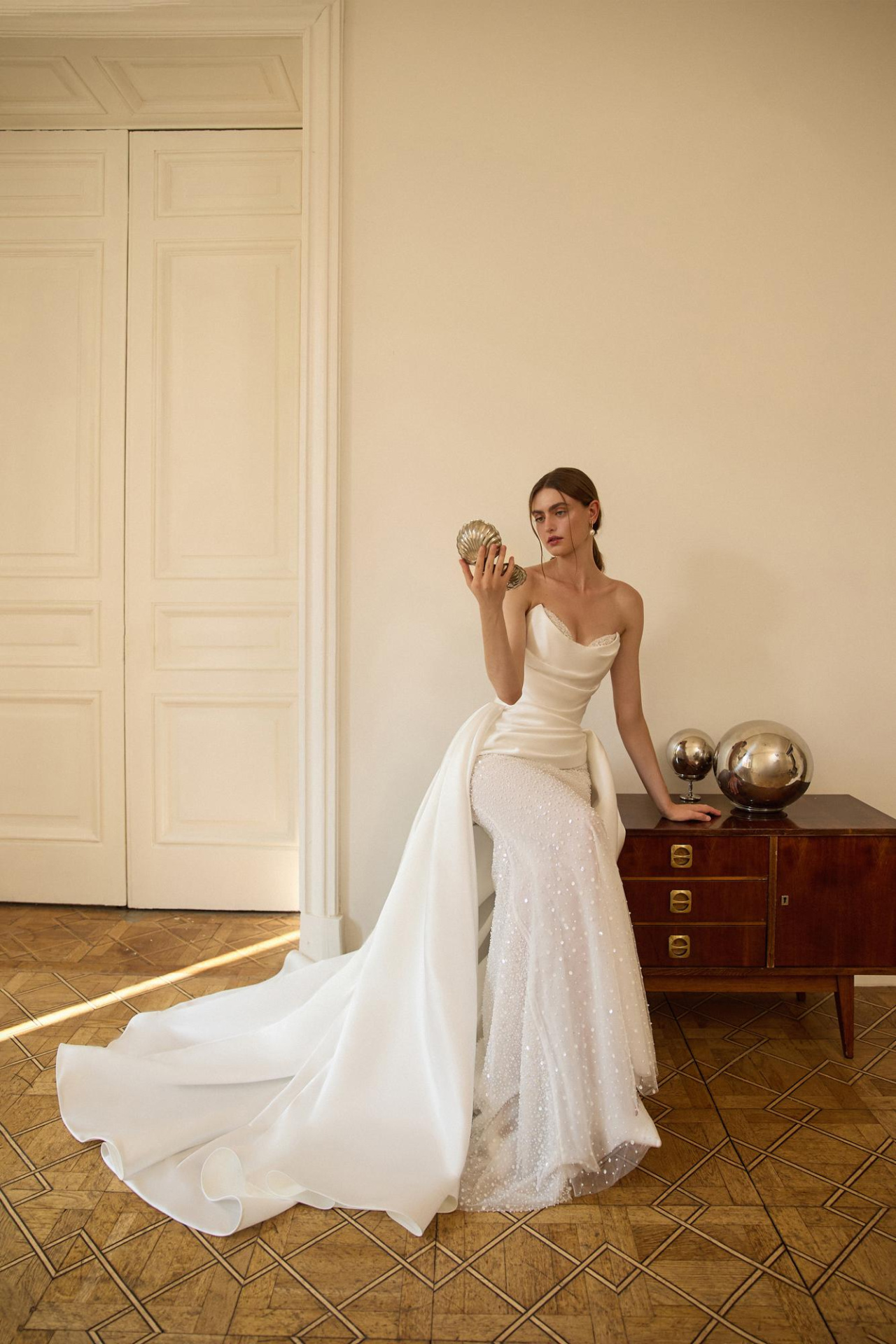 Корсетное свадебное платье с ассиметриной драппировкой фото