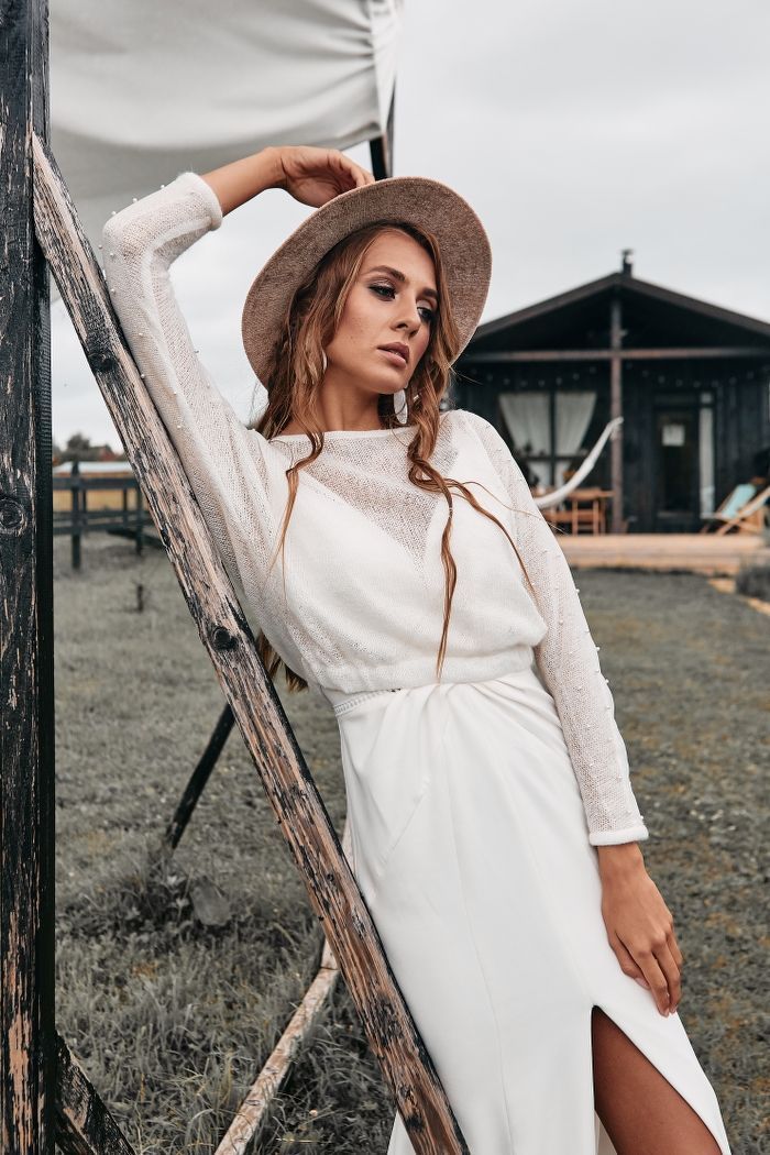 Шерстяной свитер с жемчугом