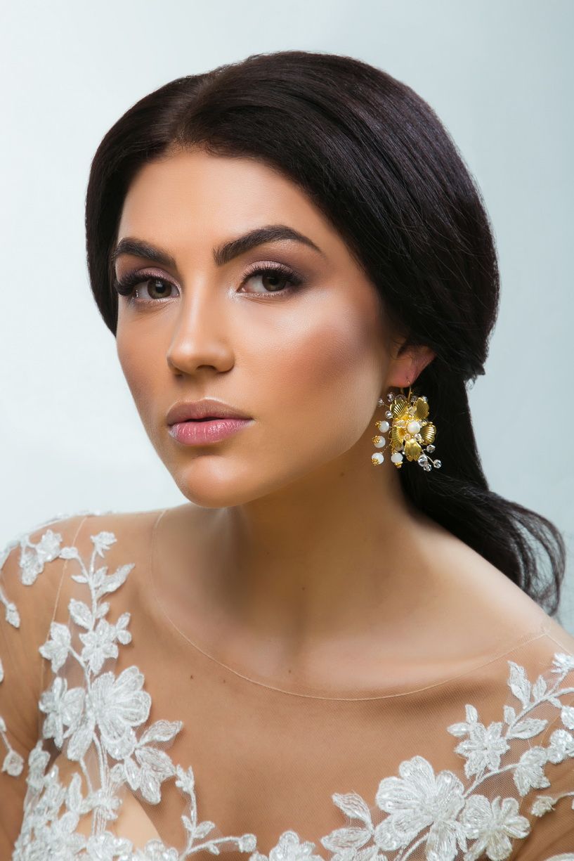 Серьги с золотым цветком фото