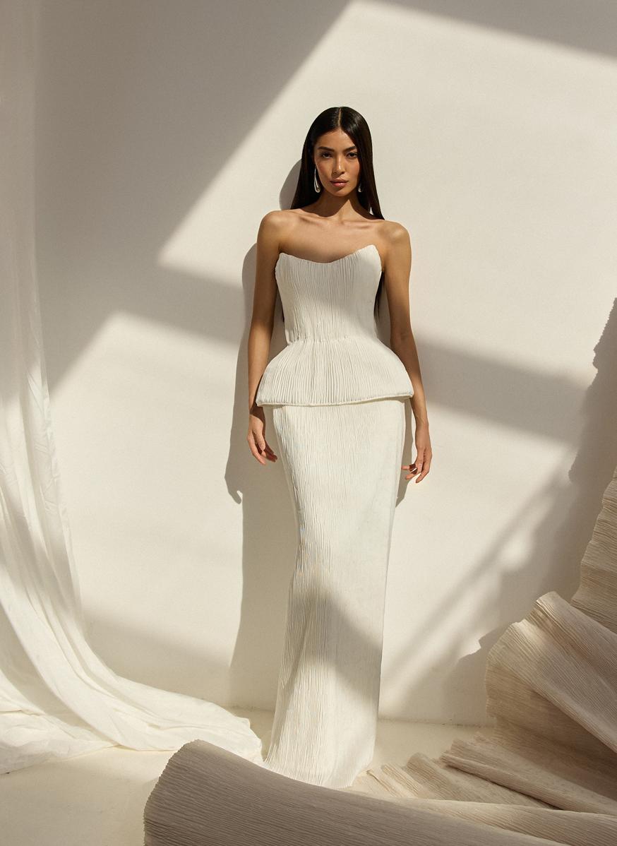 Стильное свадебный комплект из ткани плиссе фото