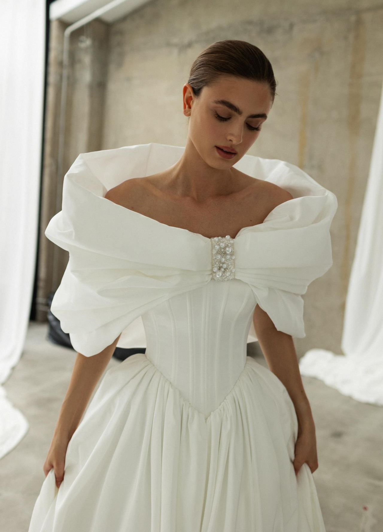 Свадебное платье принцесса с эффектным болеро фото