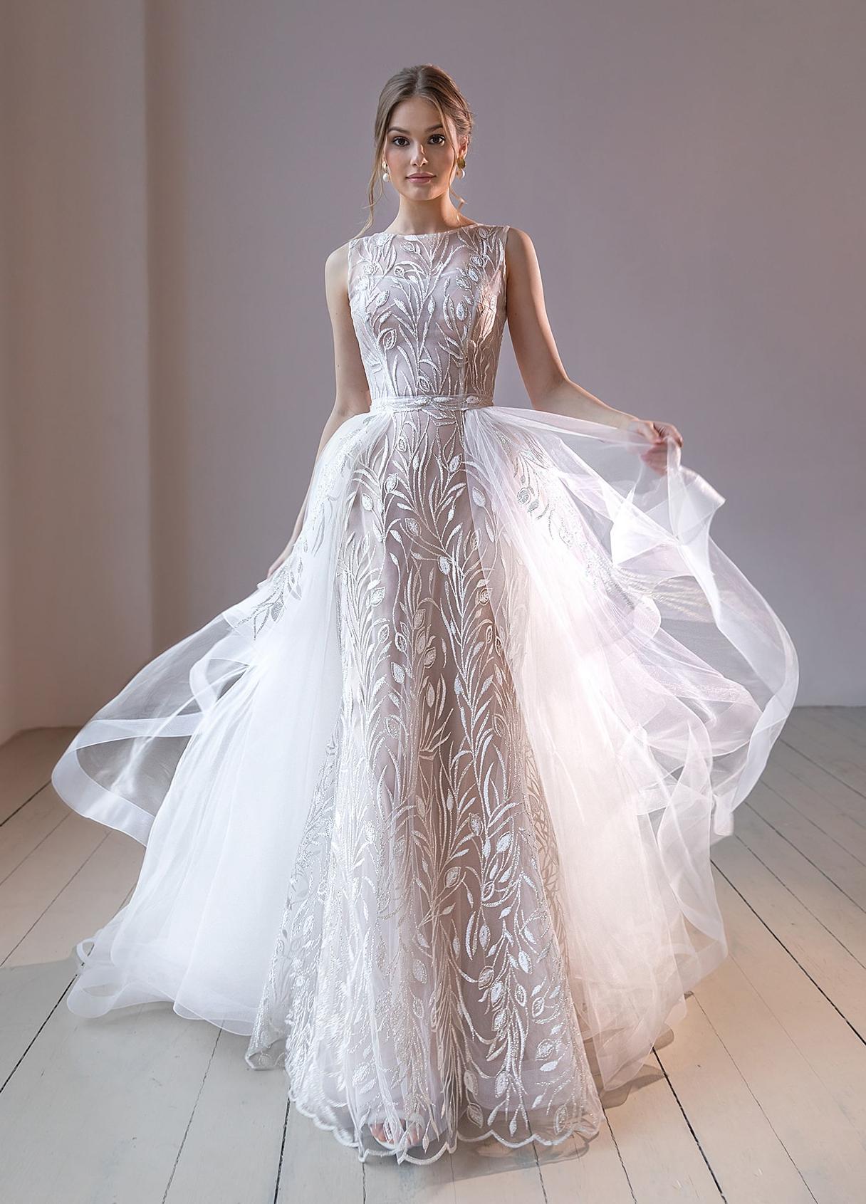 Кружевное свадебное платье со съемным шлейфом фото