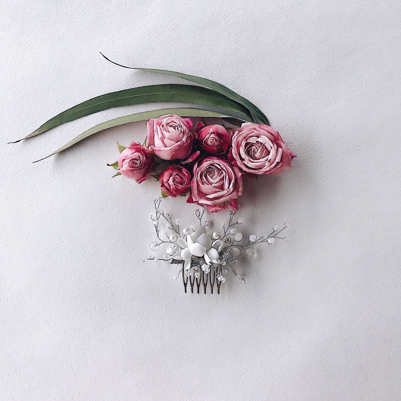 Заколка гребень для волос с декором фото